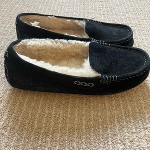 Black ugg slippers (Ansley)